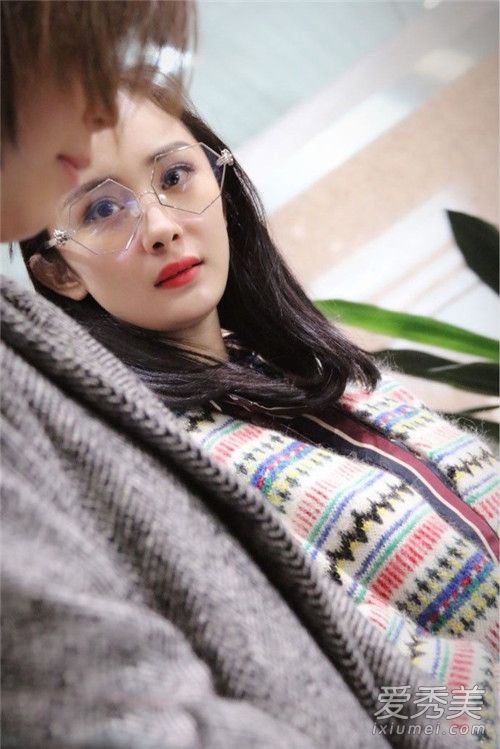 杨幂大头贴旧照 杨幂最新机场照2017