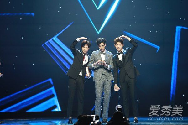 2017腾讯视频星光大赏嘉宾是谁 杨幂唐嫣赵丽颖同台pk比美