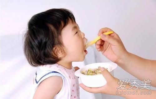 婴儿积食发烧的症状和退烧的方法 成人积食发烧的症状和退烧的方法