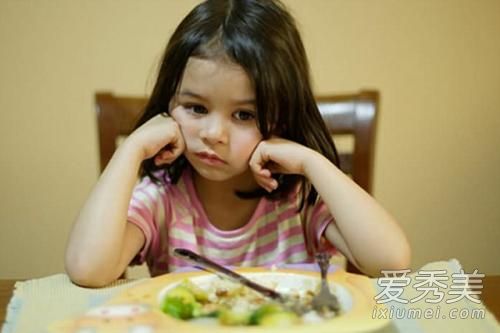 婴儿积食发烧的症状和退烧的方法 成人积食发烧的症状和退烧的方法