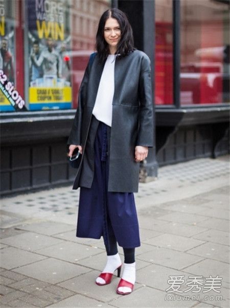 黑色衣服掉色属于质量问题吗 黑色衣服掉色怎么恢复正常