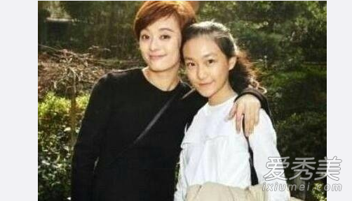 孙俪17岁妹妹近照 孙艳个人资料身高年龄个人作品介绍