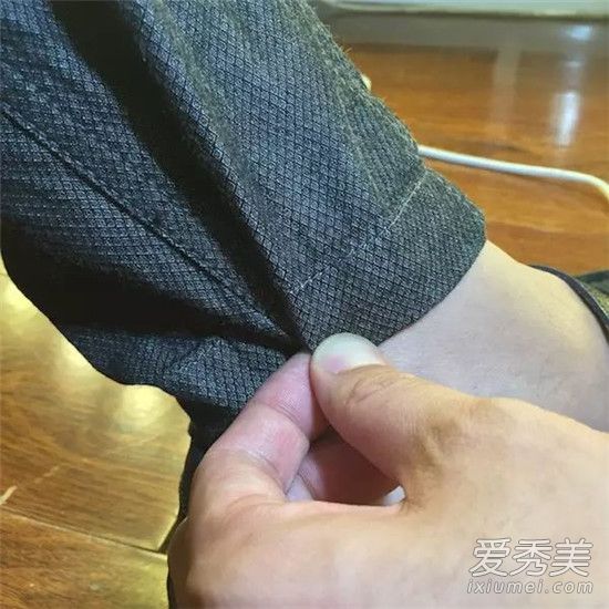 直筒牛仔裤怎么卷裤脚 牛仔裤穿出时髦感从挽裤脚开始