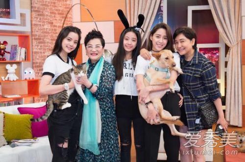 欧阳娜娜13岁妹妹晒泳装照 欧阳娜娜姐妹几个叫什么名字
