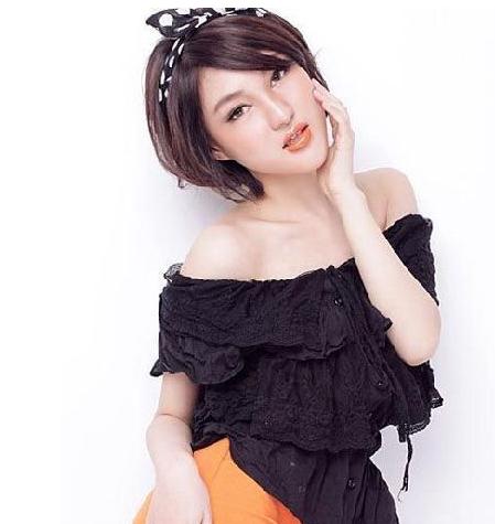 女星穿衣不谨慎 大尺度泄裙下风光险尴尬