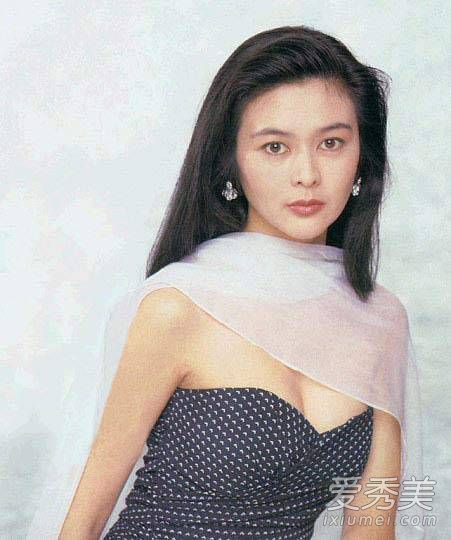 女星穿衣不谨慎 大尺度泄裙下风光险尴尬