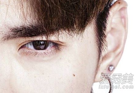 陈冠希吴亦凡谁更帅 年轻时候的陈冠希碰上现在的吴亦凡谁的颜值更能打?