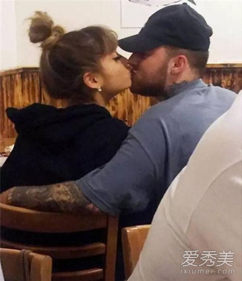 A÷ô AAriana GrandeMac MillerΪʲô