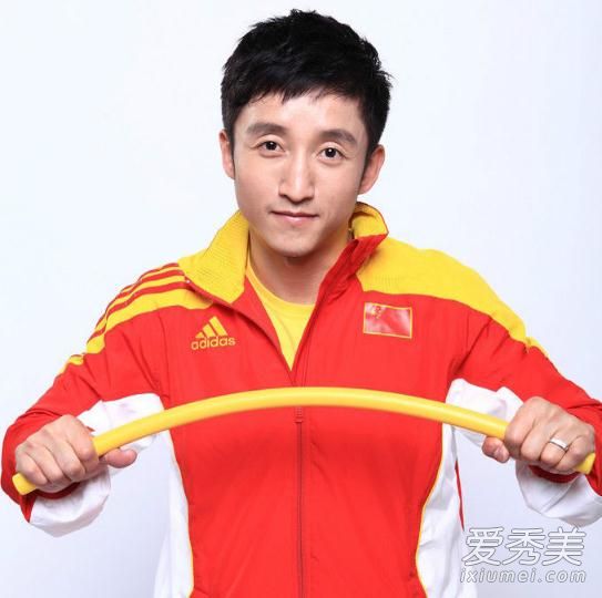 邹市明回应眼疾是怎么回事 邹市明眼睛被谁打的