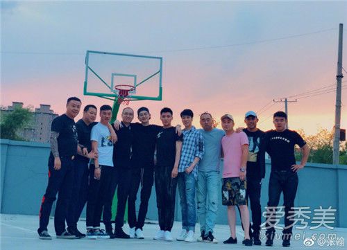 �ź�ɹ��ͬѧ�ۻ�����ô���� �ź�ͬѧ�ۻ���Ƭ��ʲô����