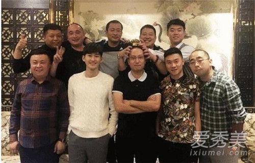 �ź�ɹ��ͬѧ�ۻ�����ô���� �ź�ͬѧ�ۻ���Ƭ��ʲô����