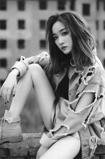 小生的花伞还落在你家你美眷如花我浪迹天涯什么歌 歌词介绍