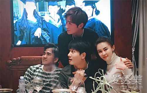 ��һ���İְ�������˭��ʲô�� ��һ����ͥ�����������