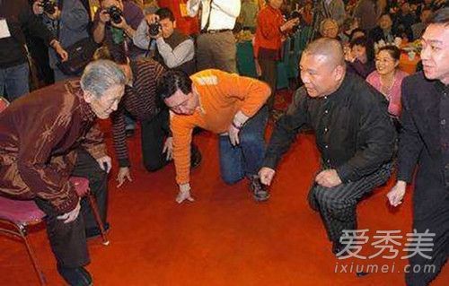 郭德纲师傅是谁 郭德纲师傅有几个