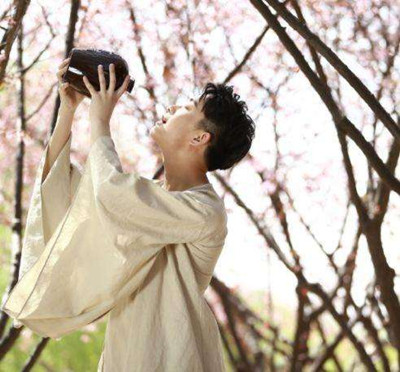抖音当落花雨撒满天红尘滚滚如云烟是什么歌谁唱的 歌词介绍