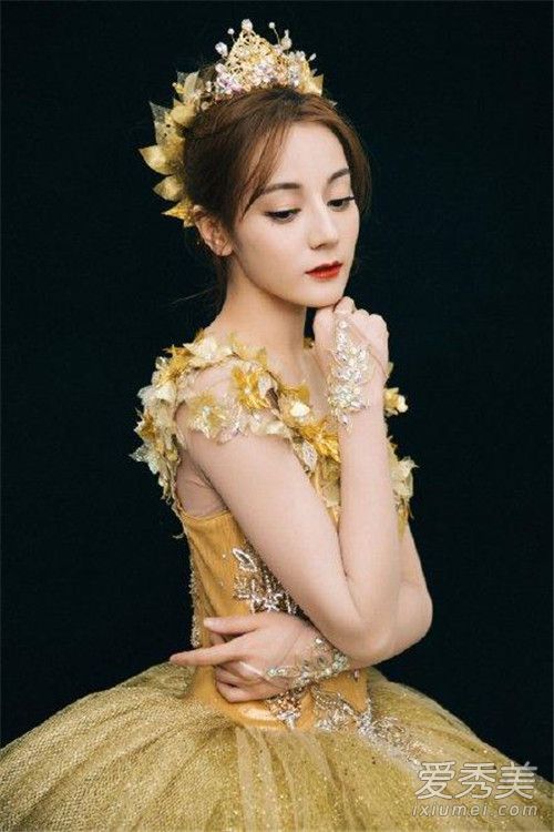 惊呆了!迪丽热巴摔倒 这到底是个什么梗?