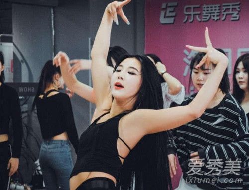 ������sex ladyʲô�� ������mv�²�͸Ů����˭