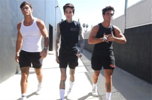 J���J����ô���� J����˭ J���ױƷ�ƽ�ʲô