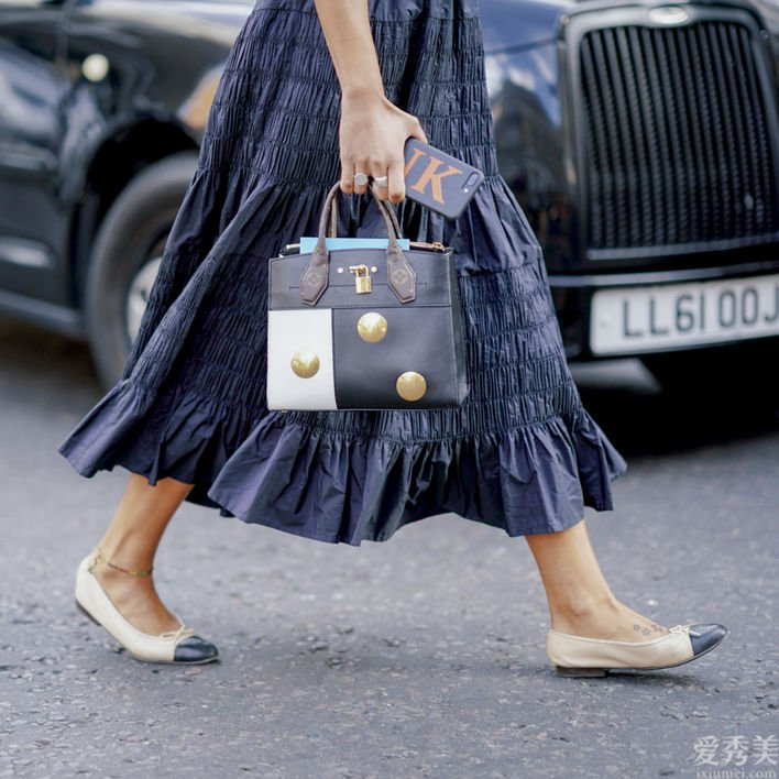 ������һ������ʱ����CHANEL��5���Ьÿһ�γ��ֶ�������עĿ