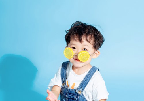 男童两边头发剃掉上面短发如何打理 小男孩最新剃两边短发借鉴