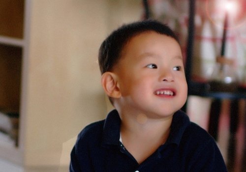 男童两边头发剃掉上面短发如何打理 小男孩最新剃两边短发借鉴