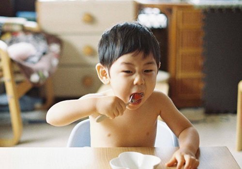 男童两边头发剃掉上面短发如何打理 小男孩最新剃两边短发借鉴