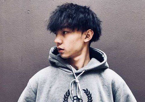 剪短发的男士烫发添了锡纸烫如虎添翼 男生烫发种类出新招你怎么看