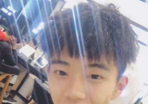 剪短发的男士烫发添了锡纸烫如虎添翼 男生烫发种类出新招你怎么看