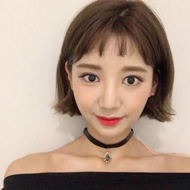 直刘海如何露出眉毛 女生露出眉毛的齐刘海发型图片