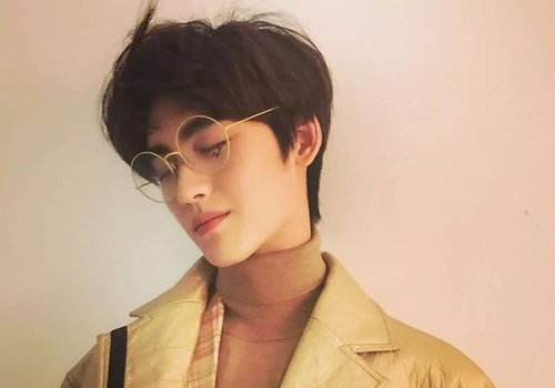 大脑袋的男生发型怎么处理 显头小男生短发发型梳对了方便超多