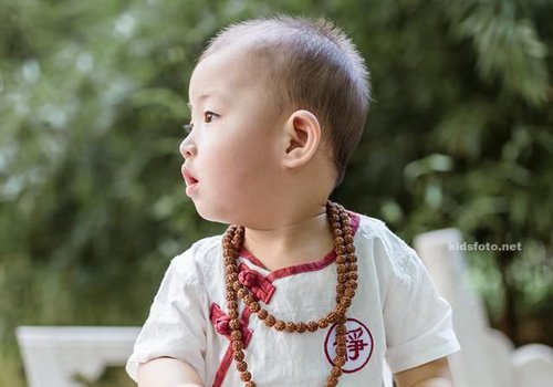 ��Ӥ����ʲô������ʱ�� ����һ��С�к���������˧��ֵ