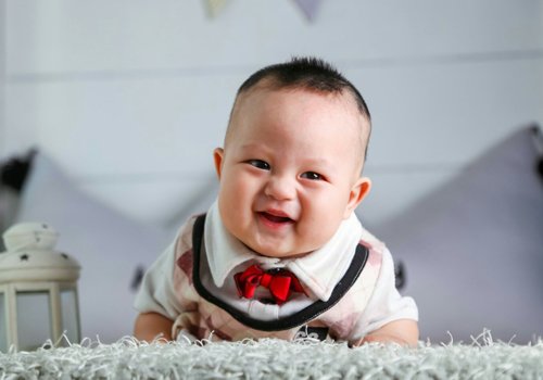 ��Ӥ����ʲô������ʱ�� ����һ��С�к���������˧��ֵ