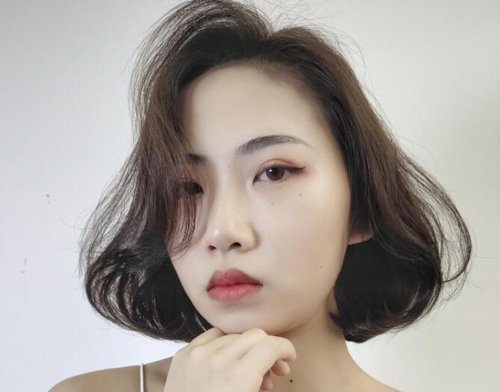 中年女性头发少细软剪什么发型 5款时尚气质短卷发推荐给你