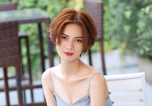 中年女性头发少细软剪什么发型 5款时尚气质短卷发推荐给你