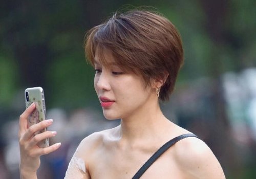 短发这么梳纹理实在太好看 没有瑕疵的短发梳法少不了纹理特色