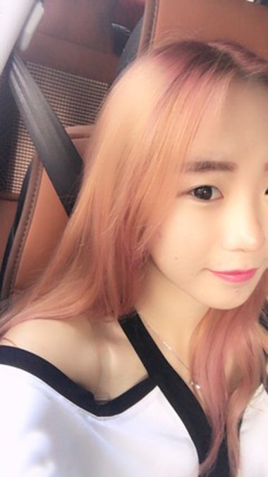 粉色头发掉色快吗 染粉色头发多久会褪色