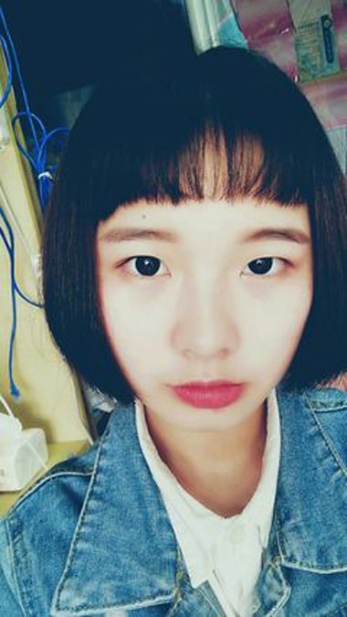 �ÿ������ʵ�Ů���ᷢ ��Բ������Ԫ����ͼƬ