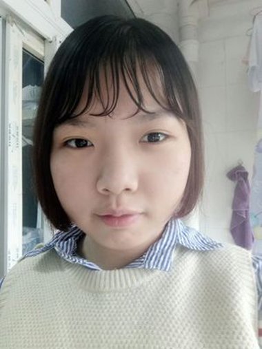 �ÿ������ʵ�Ů���ᷢ ��Բ������Ԫ����ͼƬ