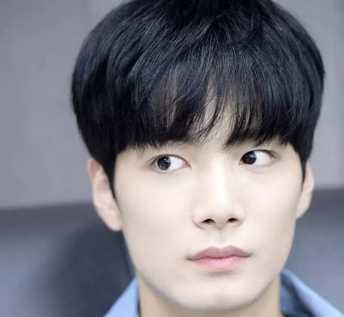 男生也在意头大脸大适合什么发型吗 男士修颜发型提升十种品味