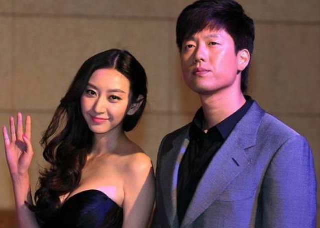 唐一菲撞脸朴灿烈,其实是短发的锅,长发唐一菲就是美女一枚