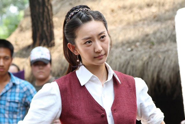 唐一菲撞脸朴灿烈,其实是短发的锅,长发唐一菲就是美女一枚