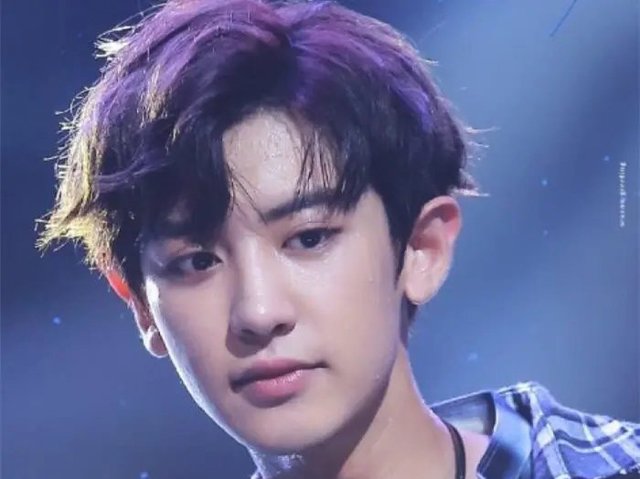 唐一菲撞脸朴灿烈,其实是短发的锅,长发唐一菲就是美女一枚