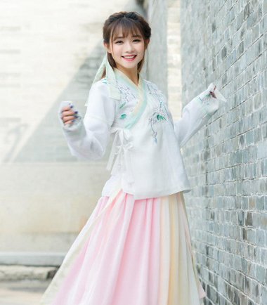 明制袄裙该配的发型 袄裙汉服发型