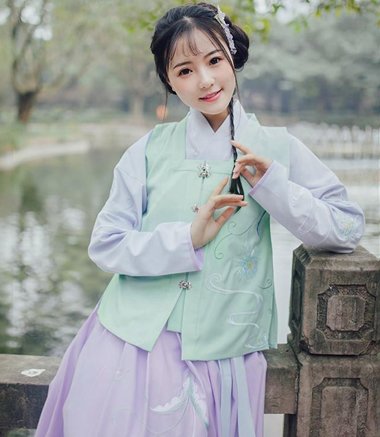 明制袄裙该配的发型 袄裙汉服发型