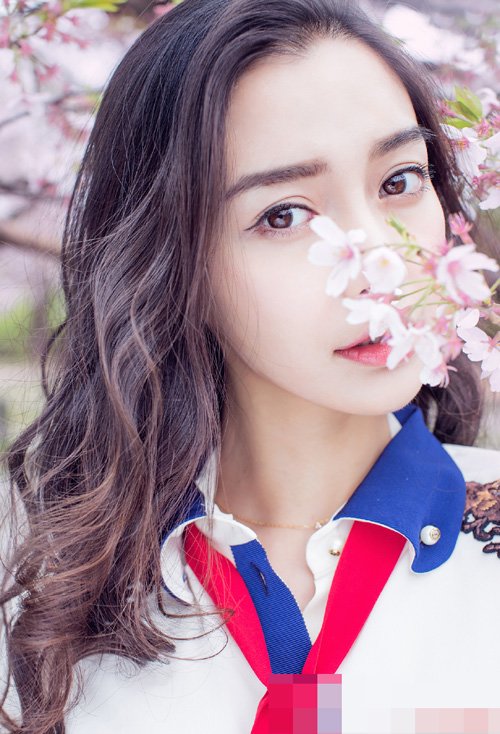 桃心脸女生卷中长发造型 漂亮流行的女生烫发图片