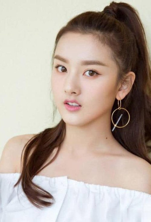 桃心脸女生卷中长发造型 漂亮流行的女生烫发图片