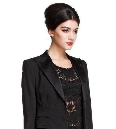 女士穿西装配什么发型 女生西装发型图片