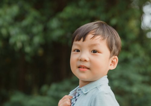 4���к�¶��̷������ͣ����ͷҲ��holdס����ͯ�����ʽ�̷�