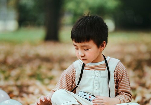 4���к�¶��̷������ͣ����ͷҲ��holdס����ͯ�����ʽ�̷�