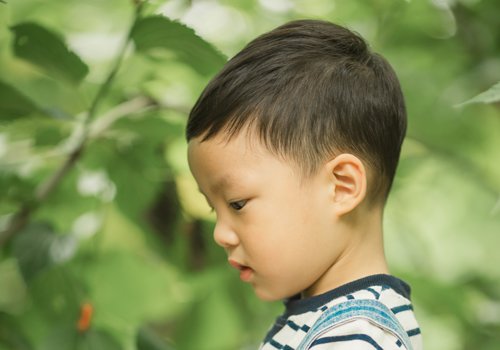 4���к�¶��̷������ͣ����ͷҲ��holdס����ͯ�����ʽ�̷�